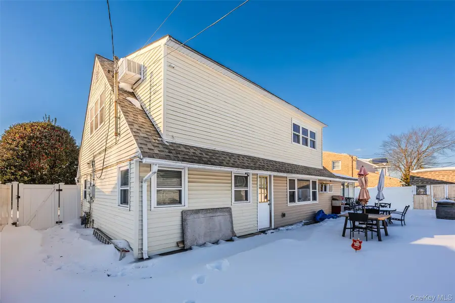 43 Wildflower Lane, Wantagh, NY 11793 - Image #3