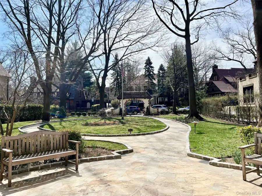 10 Holder Place #2A, Forest Hills, NY 11375 - #3