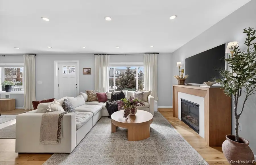 1024 Oaks Drive, Franklin Square, NY 11010 - #2