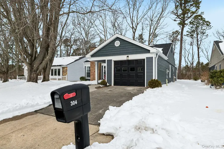 304 Kingston Court, Ridge, NY 11961 - #2