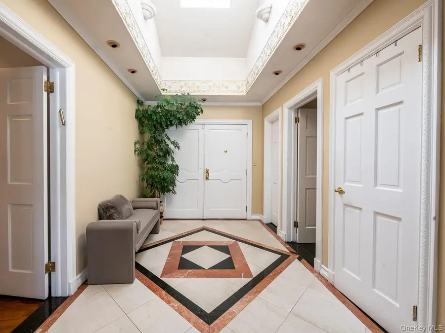 13 Lighthouse Road, Great Neck, NY 11024 - #3