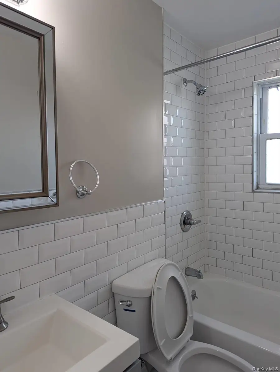 11A Hemlock Drive #8, Bay Shore, NY 11706 - #3