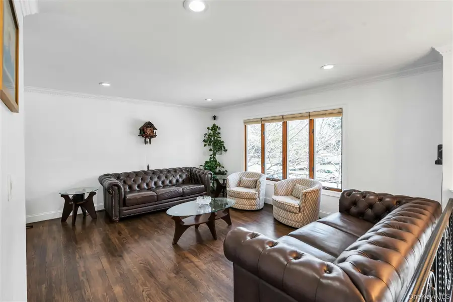 15 Fairway Drive, Old Bethpage, NY 11804 - #2