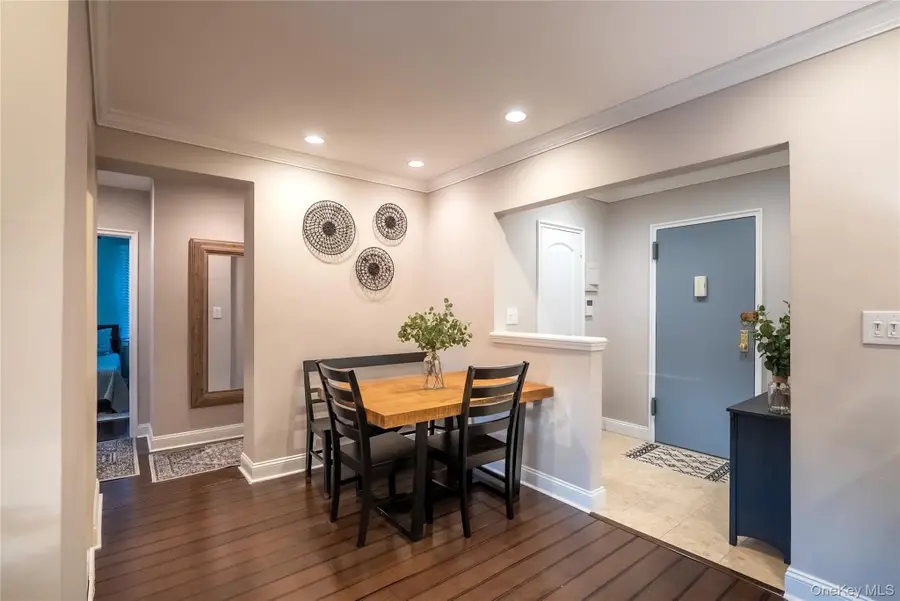 12 Edwards Street #3B, Roslyn Heights, NY 11577 - #2