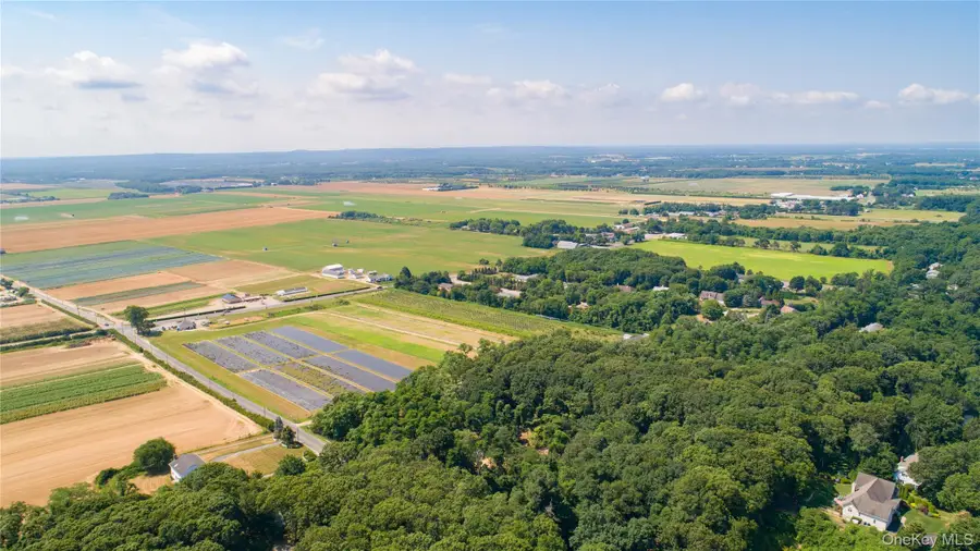 2551 Roanoke Avenue, Riverhead, NY 11901 - #2