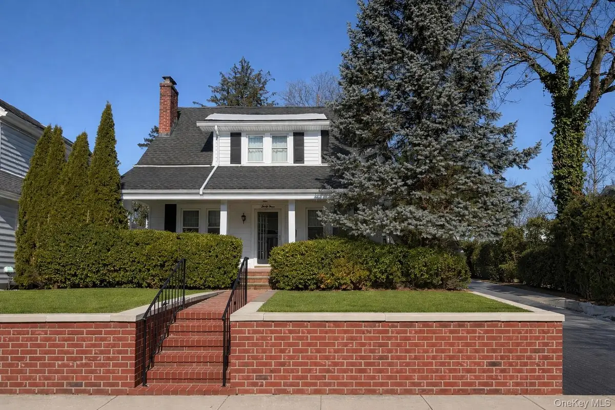 33 Marvin Avenue, Rockville Centre, NY 11570 - #1