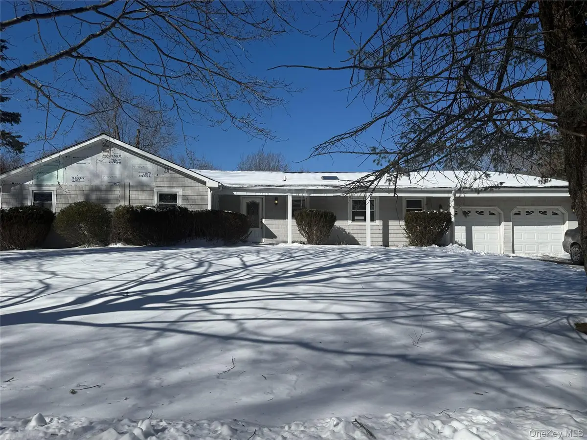 5 Julia Circle, East Setauket, NY 11733 - #1