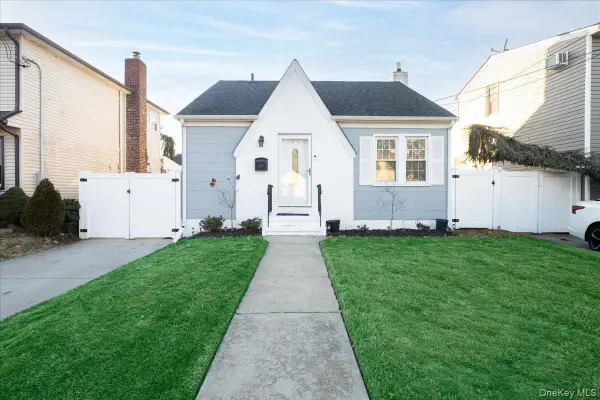 238 Jefferson Street, Franklin Square, NY 11010