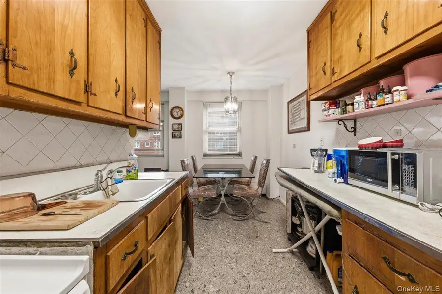 7150 Parsons Boulevard #1M, Fresh Meadows, NY 11365 - #3