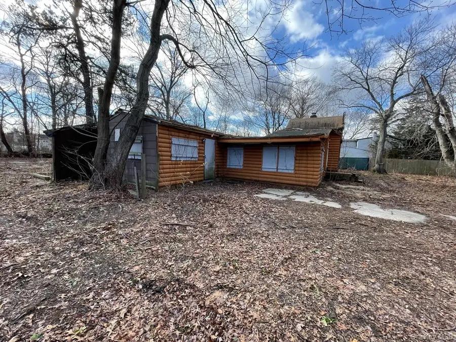 34 Peach Street, Central Islip, NY 11722 - Image #3