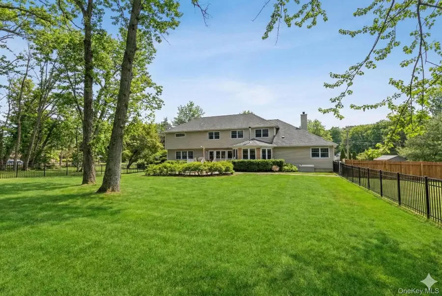 9 Mariners Court, Centerport, NY 11721 - #2