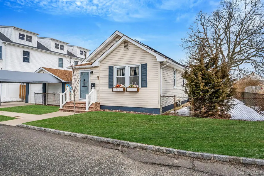 924 S 4th Street, Lindenhurst, NY 11757 - #2