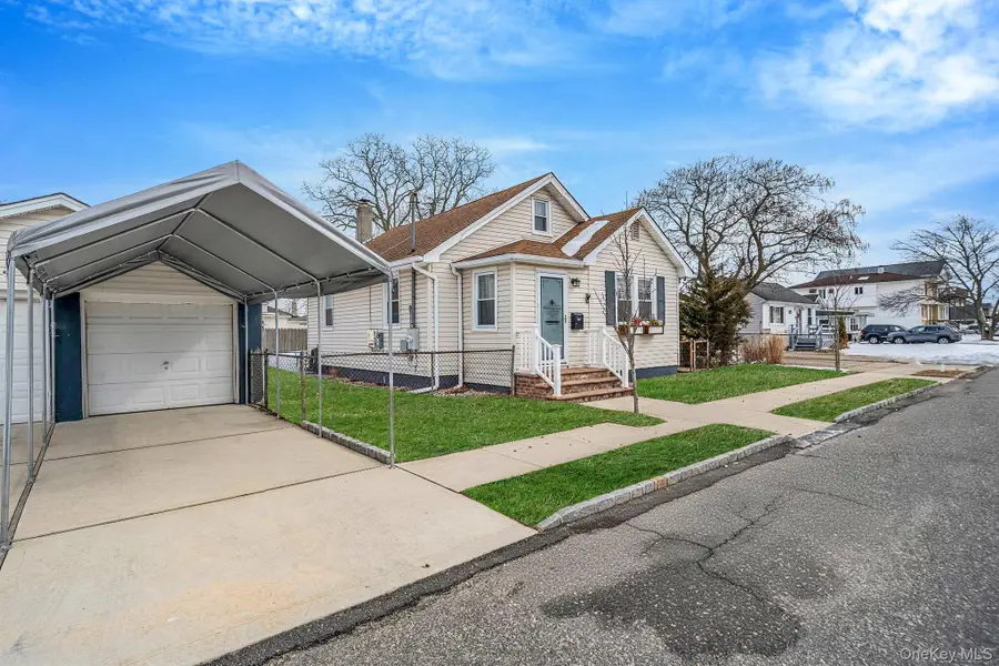 924 S 4th Street, Lindenhurst, NY 11757 - #3