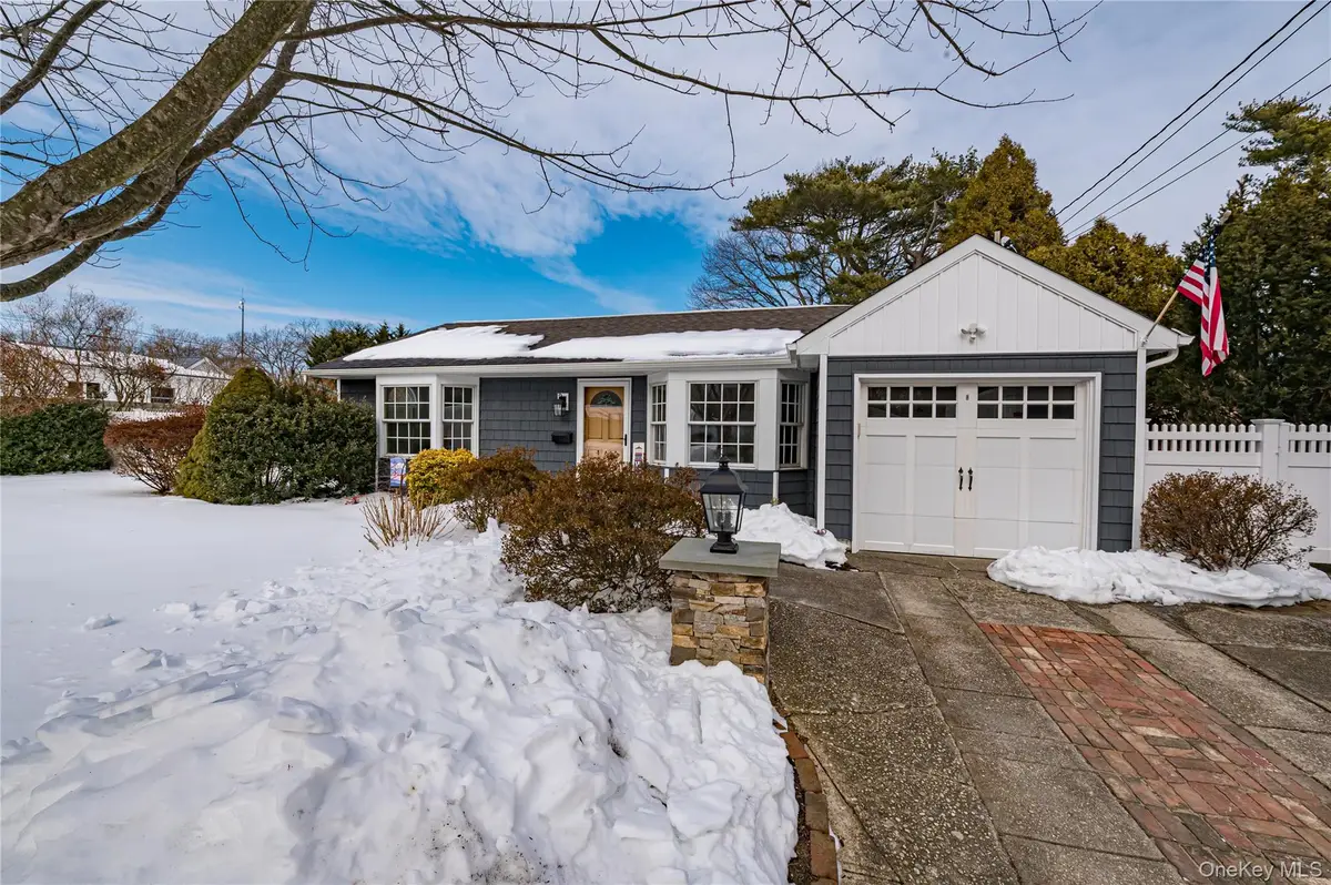 5 Breslau Street, Bay Shore, NY 11706 - #1