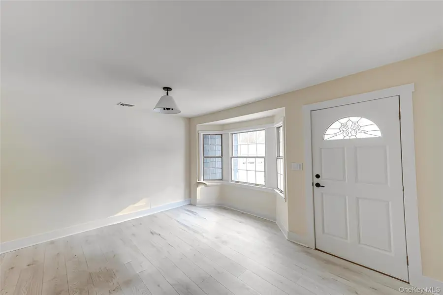 5 Breslau Street, Bay Shore, NY 11706 - #2