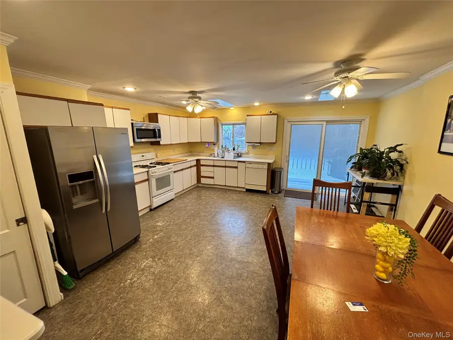 355 Pinelawn Avenue, Copiague, NY 11726 - #3