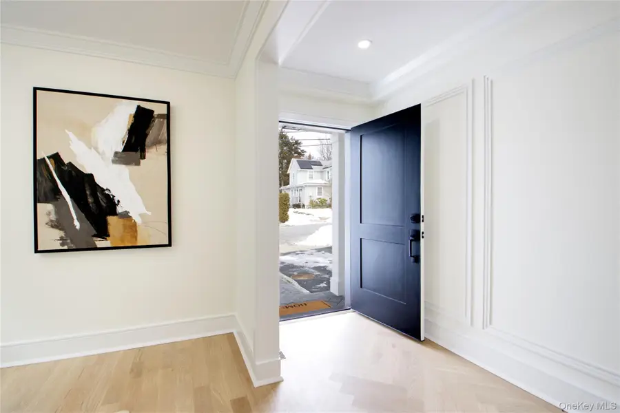 30 4th Street, Manhasset, NY 11030 - #2