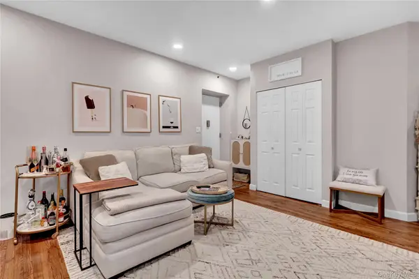 25 W Broadway #110, Long Beach, NY 11561