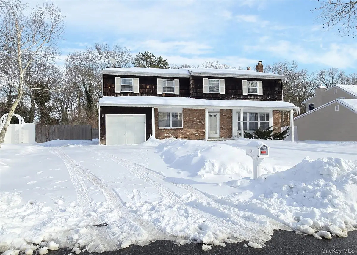43 Fallen Leaf Road, Holbrook, NY 11741 - Image #1