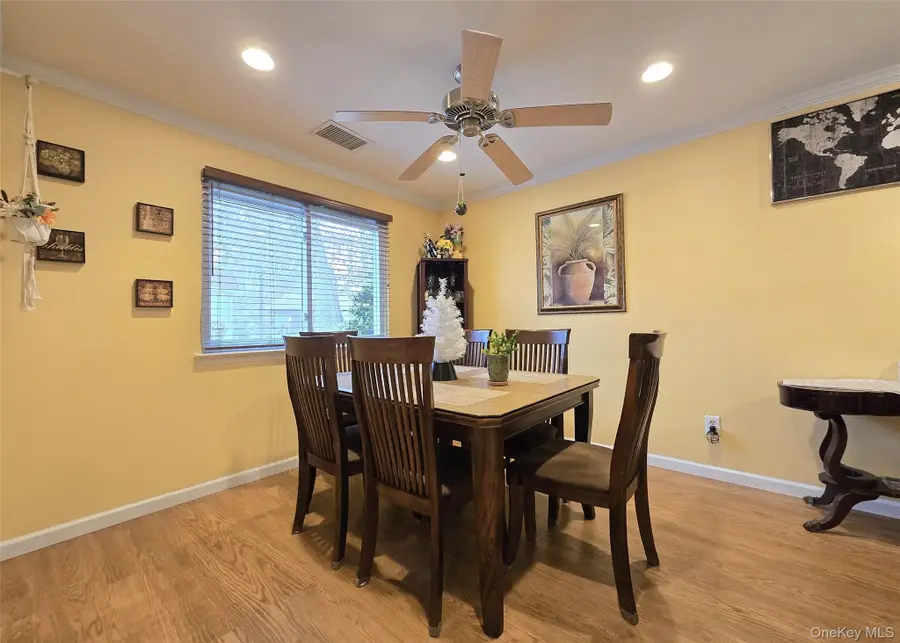 392 Clubhouse Court, Coram, NY 11727 - Image #2