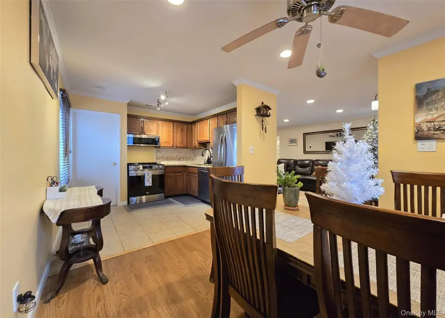 392 Clubhouse Court, Coram, NY 11727 - Image #3