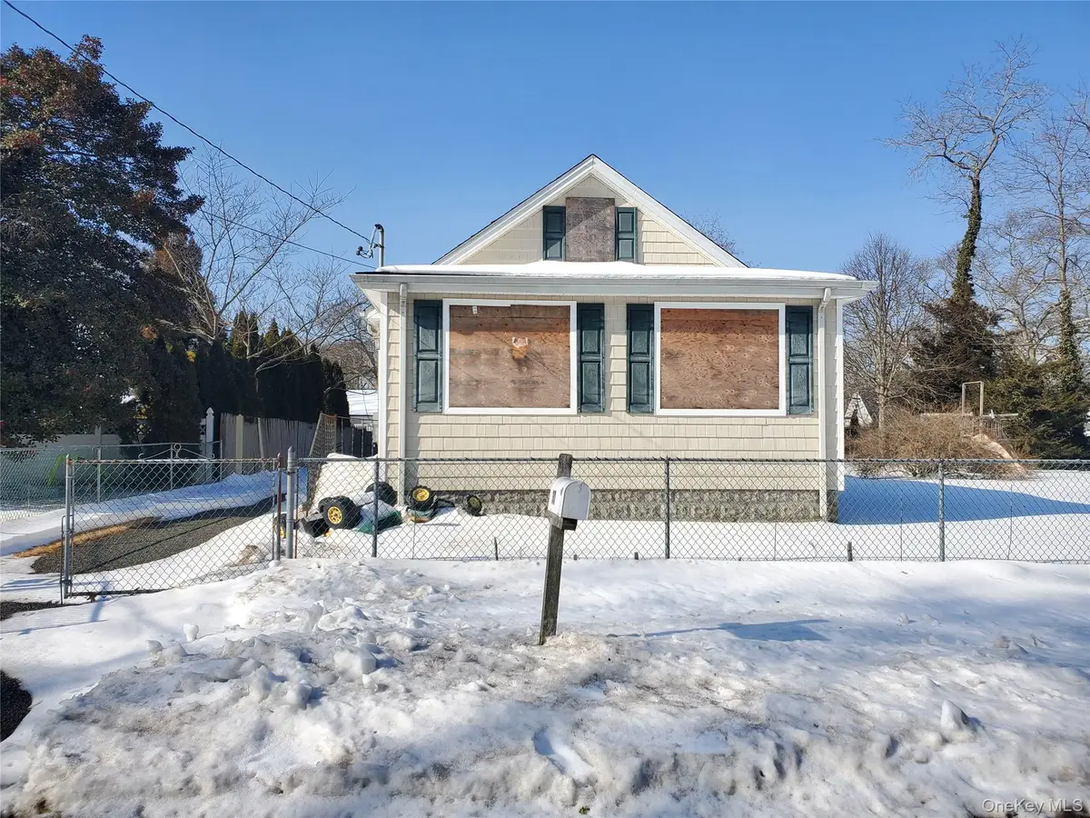 30 Franklin Avenue, Mastic, NY 11950 - #1