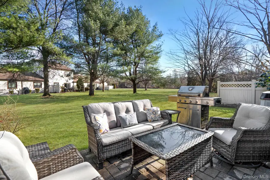 36 Blue Point Road E, Holtsville, NY 11742 - #3