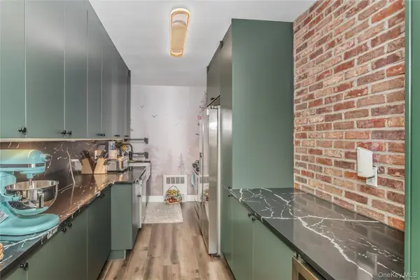 15 Hill Park Avenue #2L, Great Neck, NY 11021