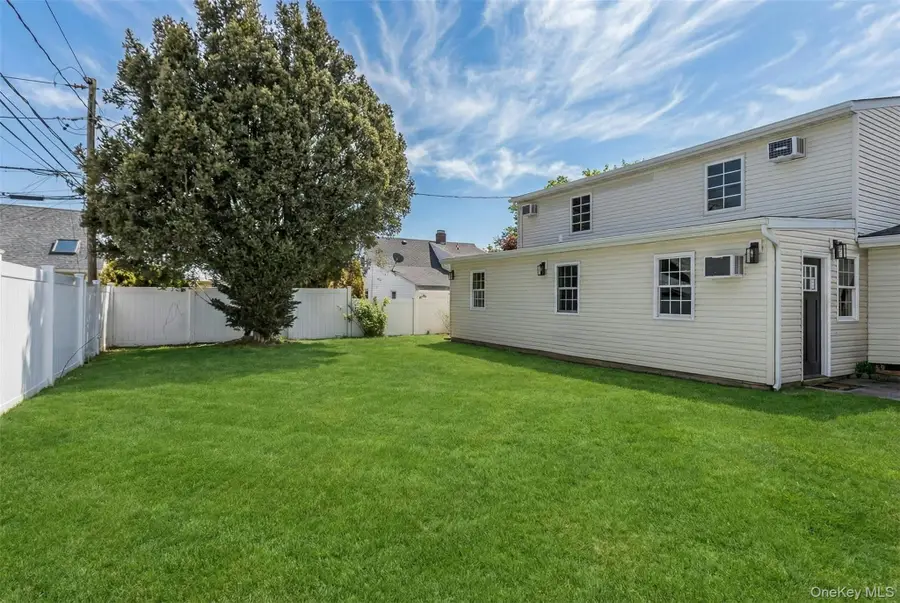 25 Turn Lane, Levittown, NY 11756 - #3