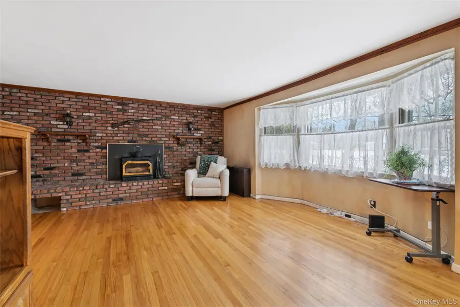 6 Oak Street, Saint James, NY 11780 - #3