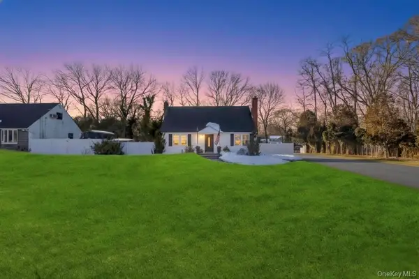 24 New Lane, Selden, NY 11784