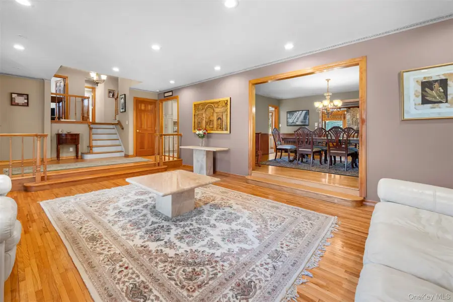 22 Ravine Road, Great Neck, NY 11023 - #2