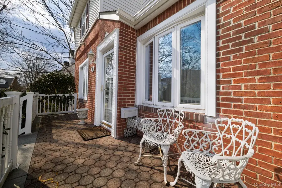 93 Kenneth Place, New Hyde Park, NY 11040 - #3