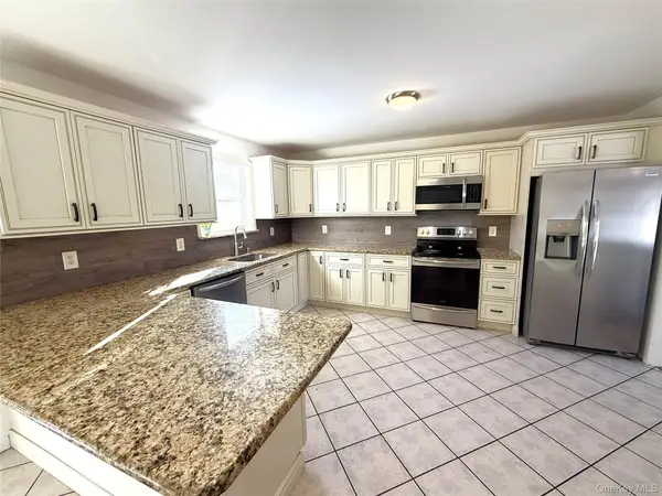 2 New Street, Holtsville, NY 11742