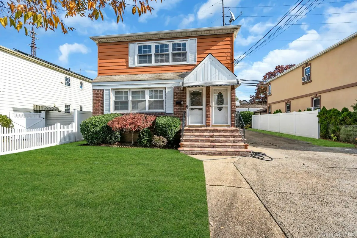 21 Cochran Place, Valley Stream, NY 11581 - #1