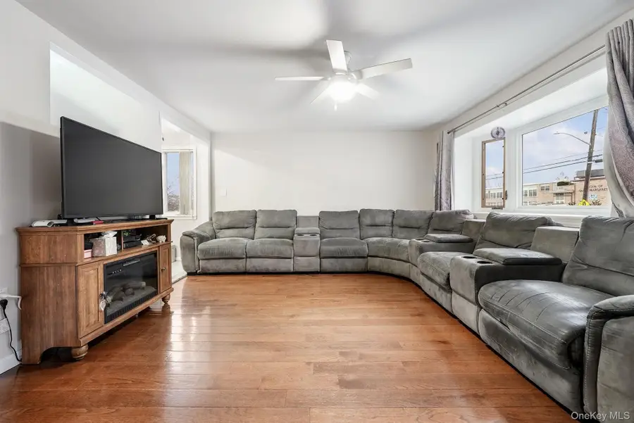 131 W Washington Avenue, Pearl River, NY 10965 - #3