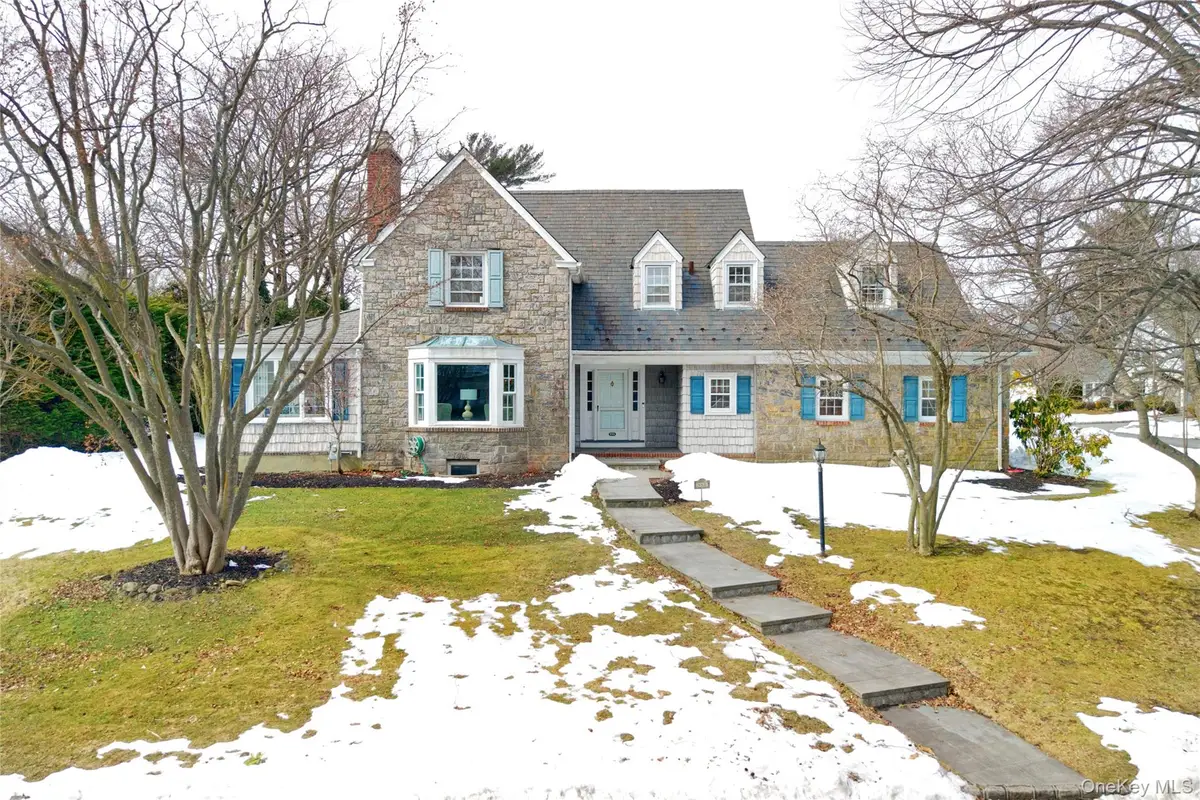 448 Abbey Road N, Manhasset, NY 11030 - #1