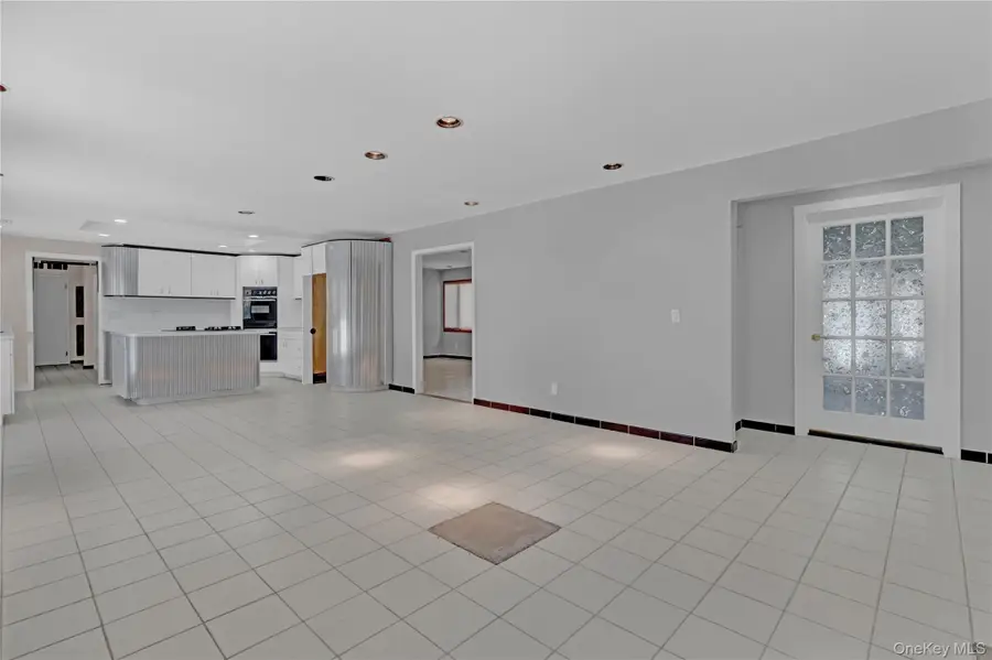 1 Domino Way, Mount Sinai, NY 11766 - #3