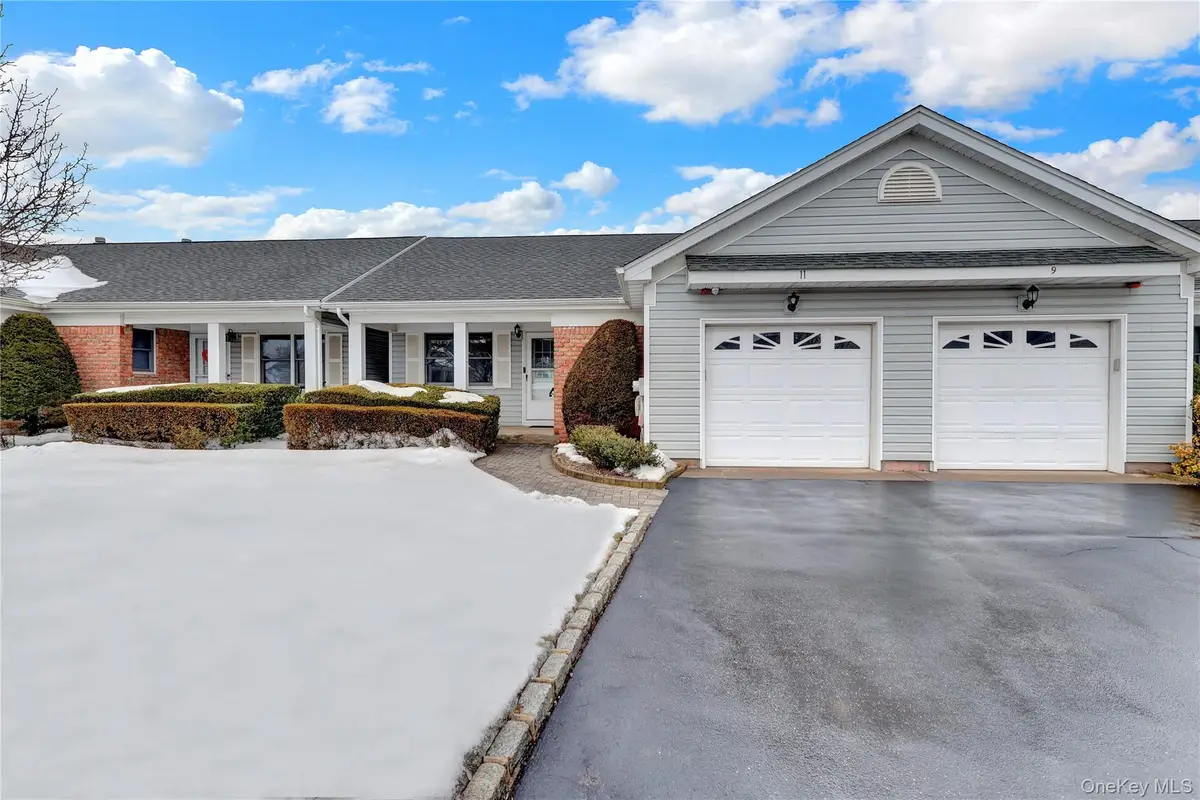 11 Primrose Lane, North Babylon, NY 11703 - #1