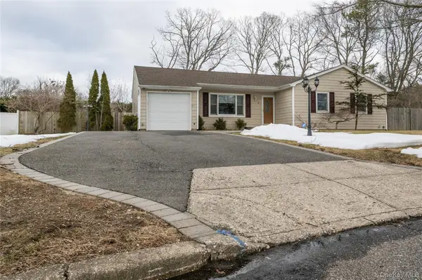 8 Shelley Court, Middle Island, NY 11953