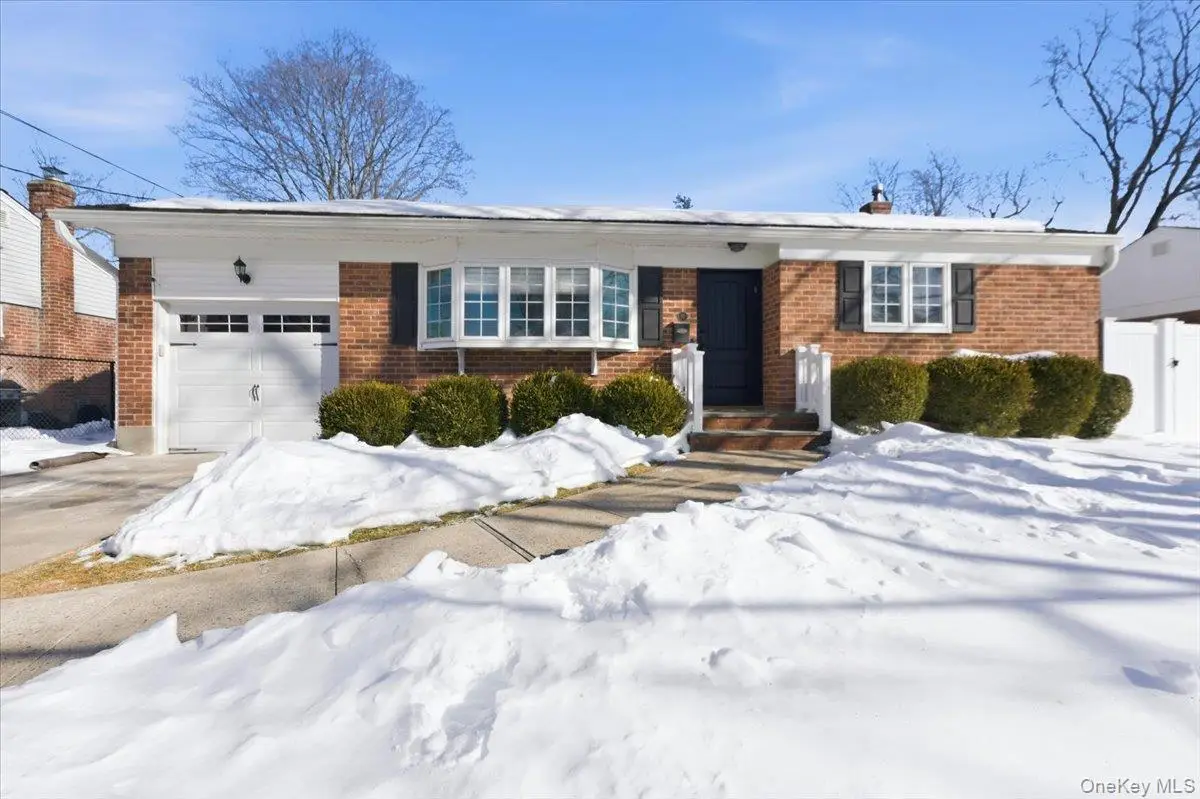 10 Darnley Place, Huntington Station, NY 11746 - #1