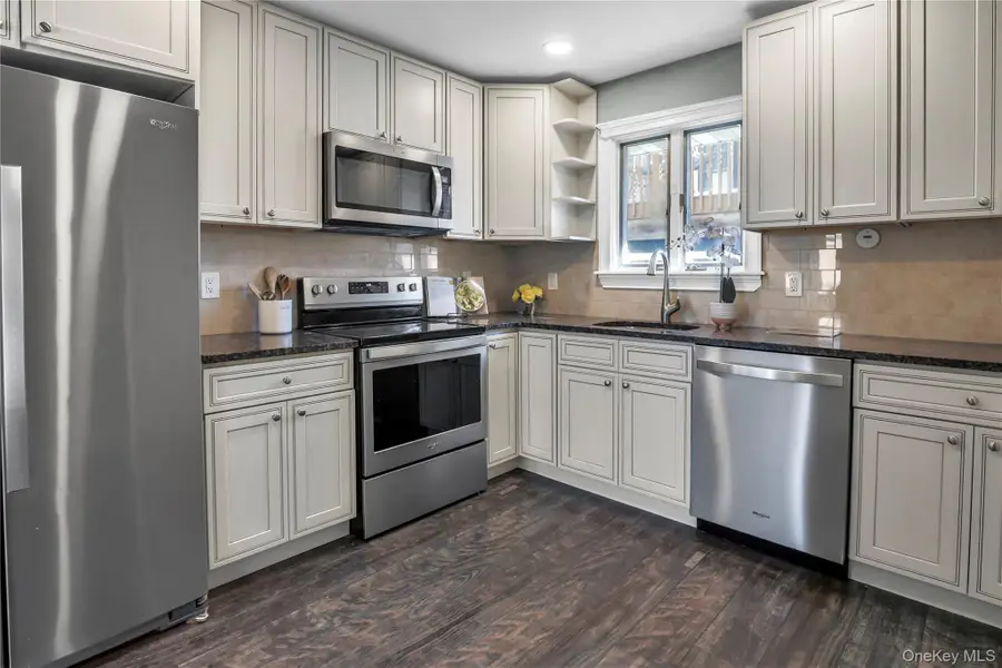 7 Miller Drive, Lake Grove, NY 11755 - #3