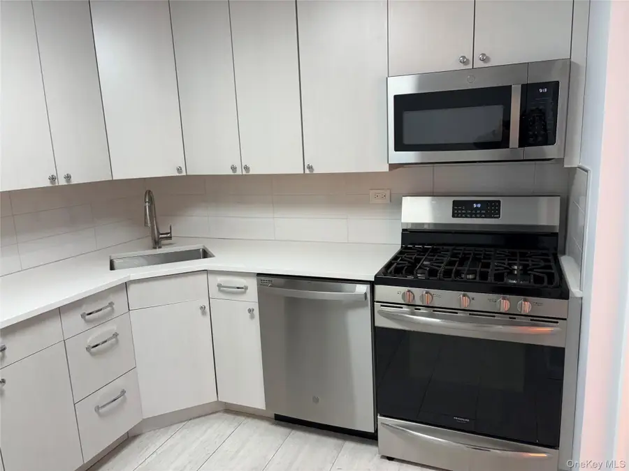 1 Bay Club Drive #19B, Bayside, NY 11360 - #3