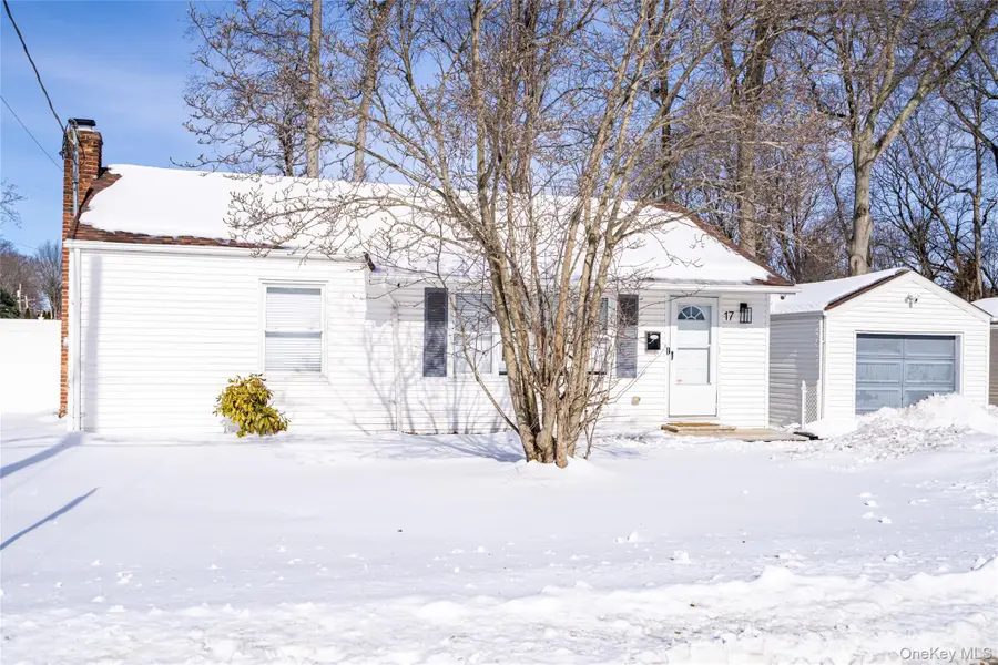 17 Armell Street, Huntington Station, NY 11746 - #3