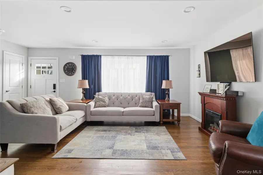 30 Linwood Place, Massapequa Park, NY 11762 - #3