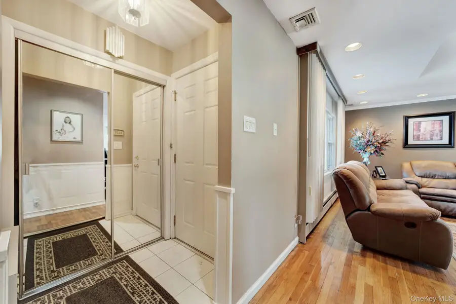 1 Stauber Drive, Plainview, NY 11803 - #3