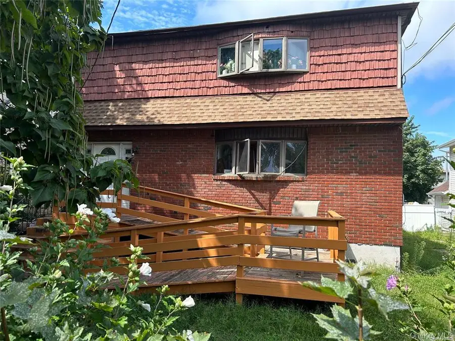 727 Roman Avenue, Westbury, NY 11590 - #2