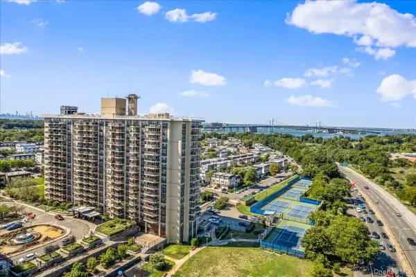 17-85 215th Street #9L, Bayside, NY 11360