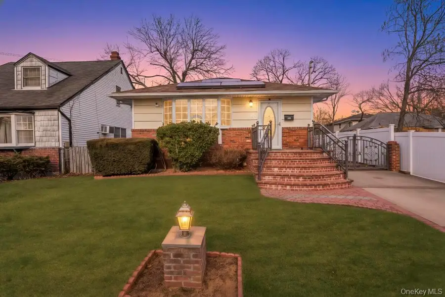 488 Pershing Blvd, Rockville Centre, NY 11570 - #2