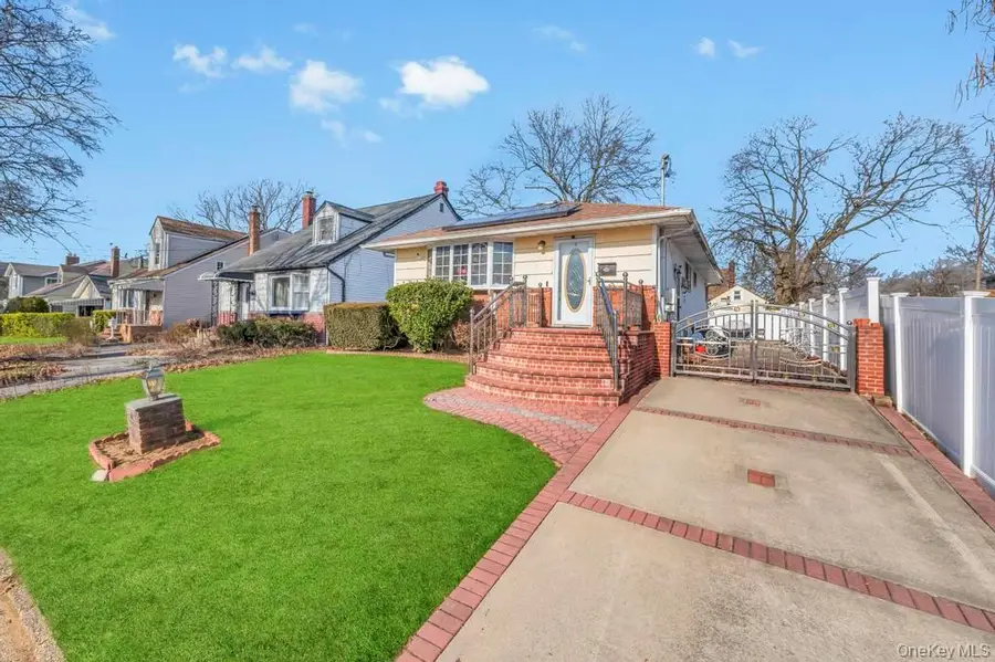 488 Pershing Blvd, Rockville Centre, NY 11570 - #3